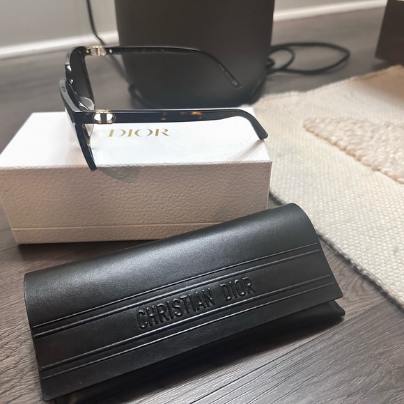 Women’s Dior Stellaire Sunglasses in Tortoise - Picture 5 of 6